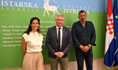 Župan Boris Miletić razgovarao s načelnicima Vrsara i Funtane o dogradnji sportske dvorane OŠ Vrsaru i proširenju obuhvata luke otvorene za javni promet „Luke Vrsar“