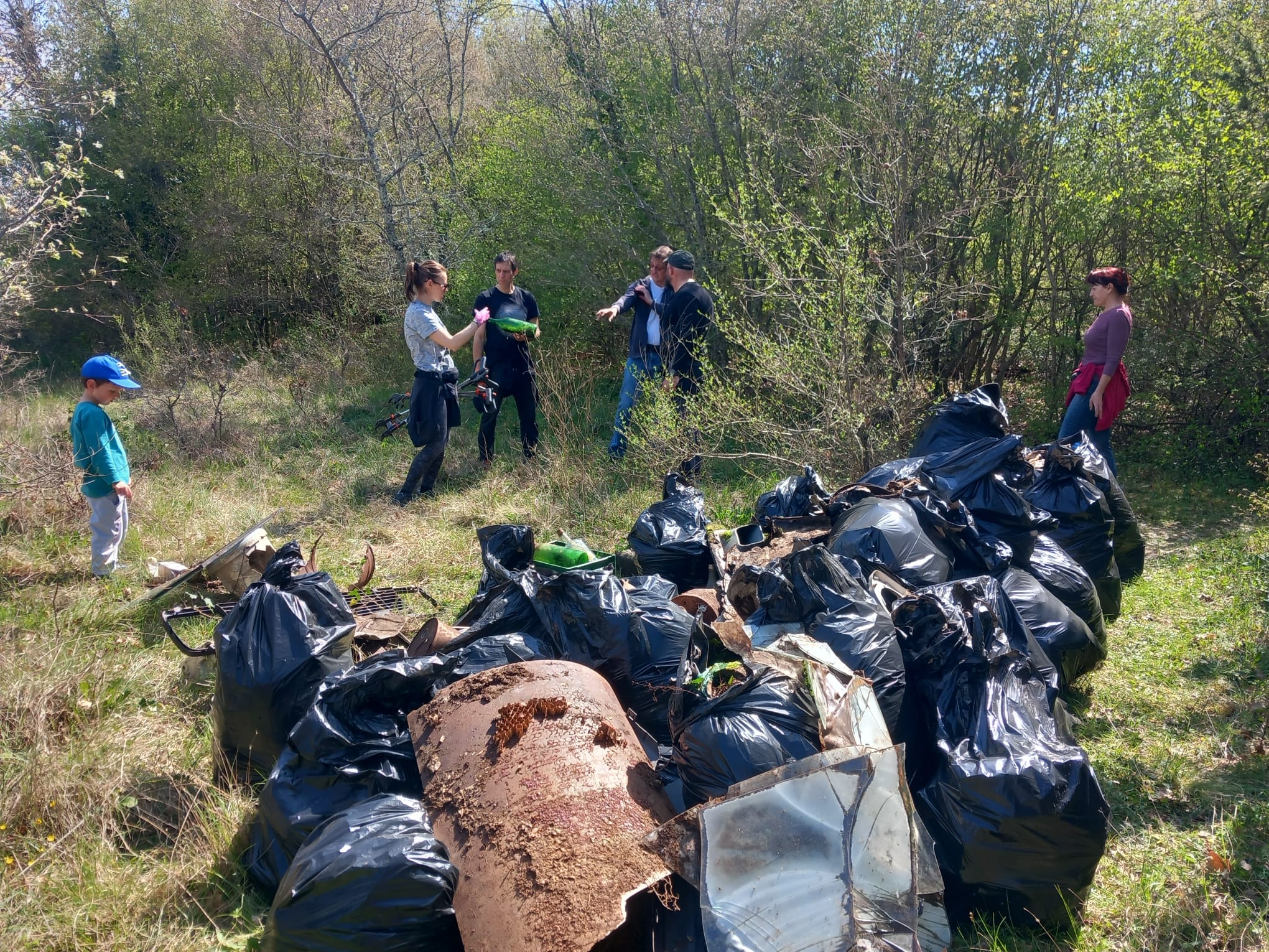 Veliki i mali heroji ponovno u akciji: U naselju Flengi prikupljeno 10 kubika otpada iz prirode